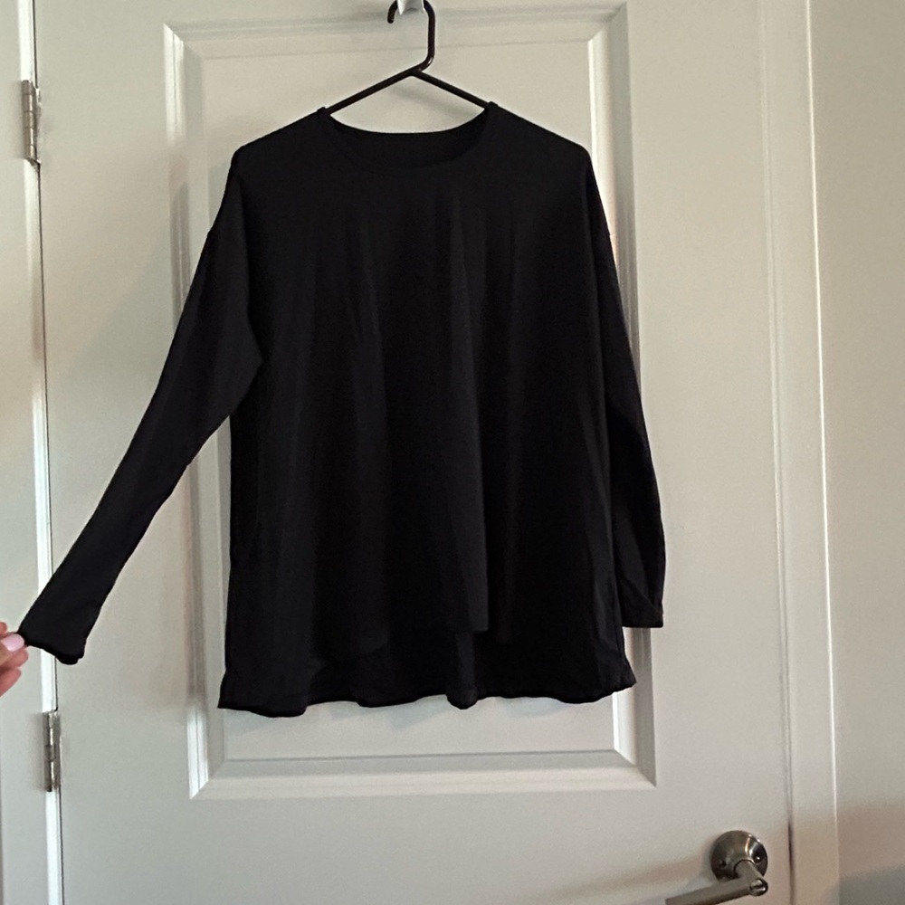 LULULEMON •. Black Long Sleeve Top • - Picture 3 of 6